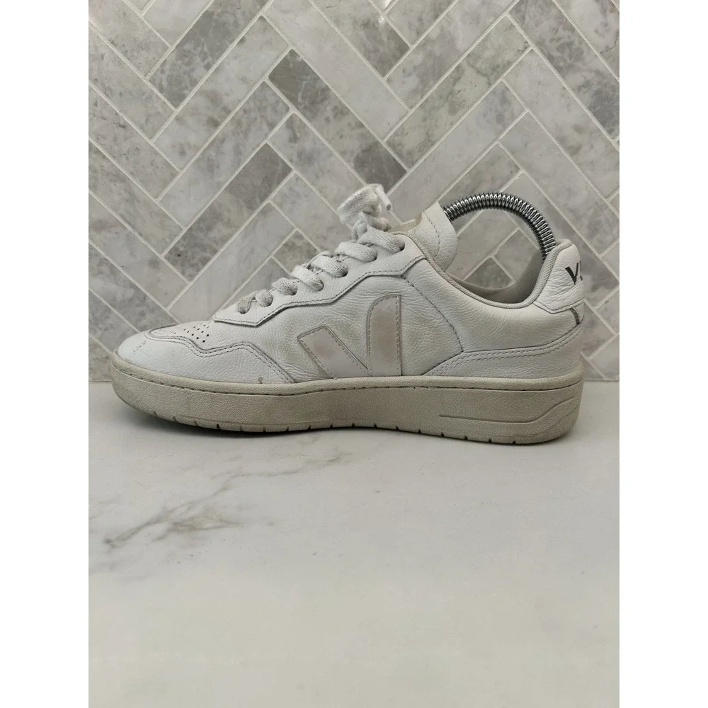 Veja‎ V-90 Leather Sneakers Womens Size 8 White V Logo Classic Low Top Lace Up